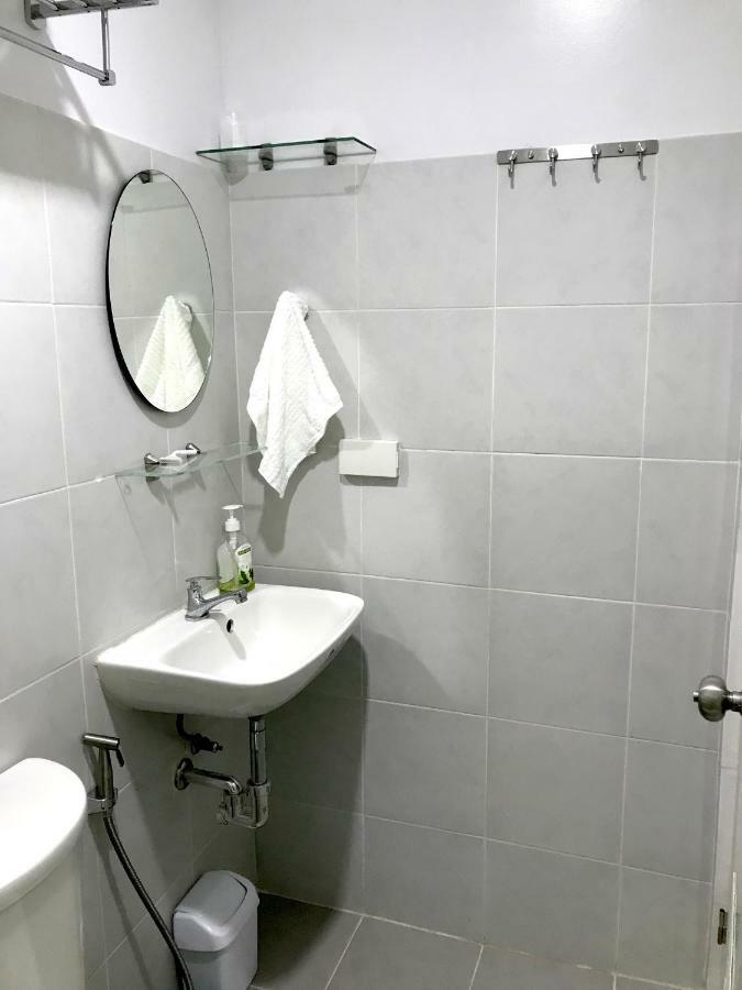 Cozy And Full Service Condo At The Heart Of Bacolod Exterior foto